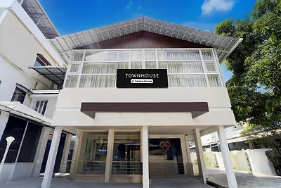 Residenza a schiera Deshabhimani RoadKaloor...