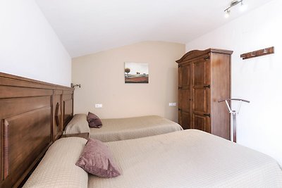 Gediegene Ferienwohnung in Gudar mit Heizung