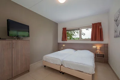 Wellnessvilla mit privatem Innenpool in einem...