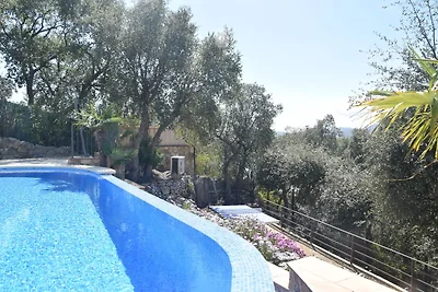 Luxuriöse Villa mit Swimmingpool
