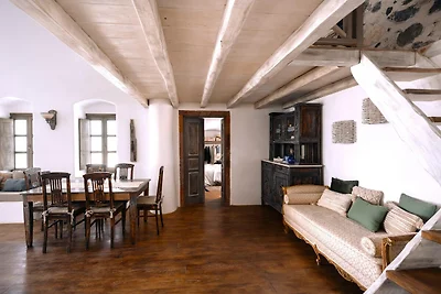 Historische villa met grotzwembad en uitzicht...