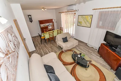 Ferienhaus in Veli Iz mit umzהuntem Garten