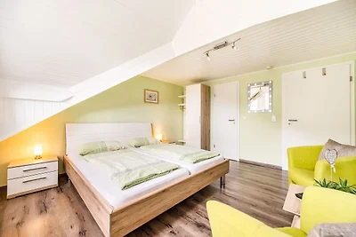 Aangenaam vakantiehuis in Ernst met balkon