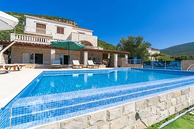 Beachfront Apartment house Hon with pool