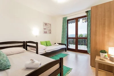 Wohnung in Seline mit Garten