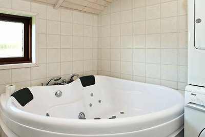 Ruhiges Cottage mit Whirlpool in Øster Assels