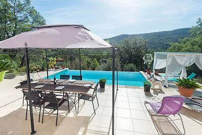 Spaziosa villa con piscina privata