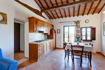 Abgelegenes Bauernhaus in Montalcino mit Pool