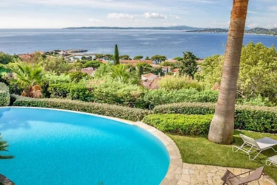 Villa in Les Issambres mit Schwimmbecken