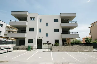 Spacious Luxury Trogir Apartments - Classic T...