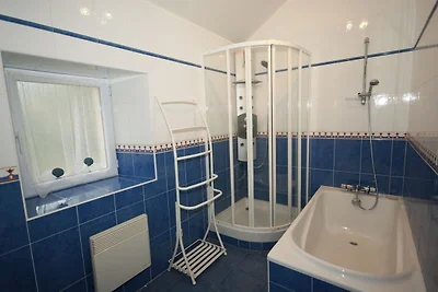 Geräumiges Ferienhaus in Besse mit...
