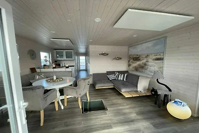 Hausboot in Stralsund mit Schwimmbecken