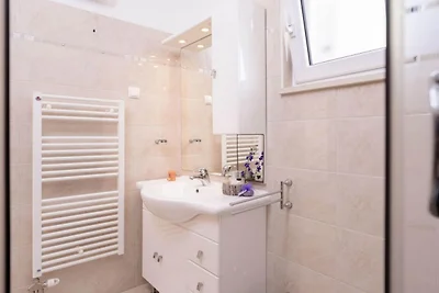 One Bedroom Luxury Apartment with Balcony and...
