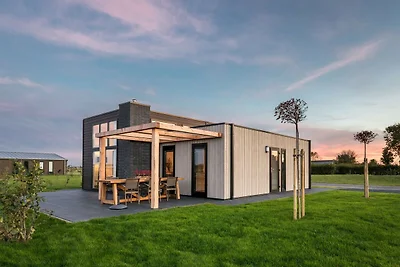 Nachhaltig gebauter Bungalow zwischen 2...