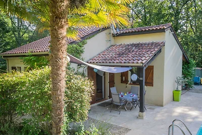 Ruhiges Ferienhaus mit großem Pool