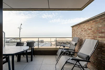 Apartamento con vistas al mar y terraza...