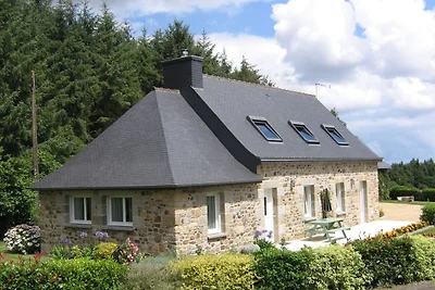 Smaakvol vakantiehuis in Plouvara met tuin