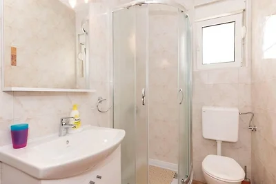 Appartement in Rogoznica, aan het strand