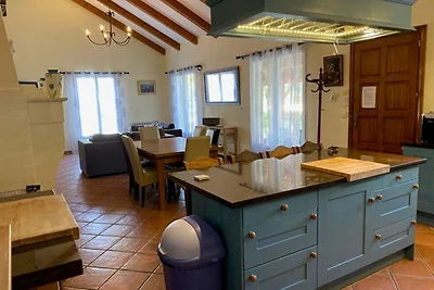 Spaziosa villa con piscina privata in...
