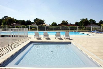 Einladende Villa in Les Forges mit Pool