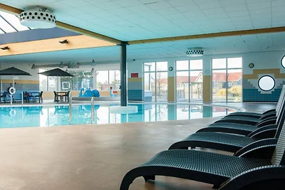 Reetgedeckte Villa in Strandnähe