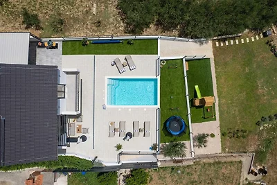 Entspannte Familienvilla in Naklice