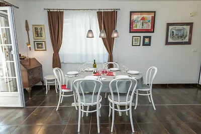 Geräumiges Ferienhaus in Molat mit Pool