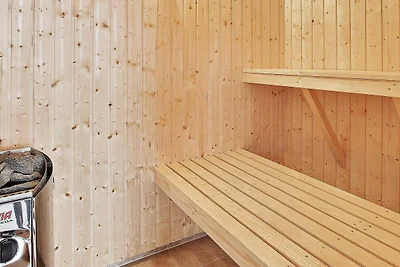 18 Personen Ferienhaus in Tranekær