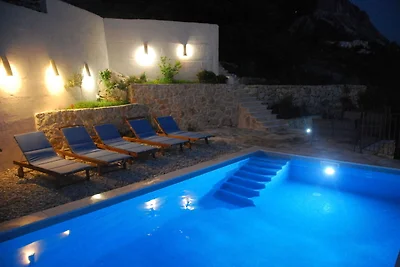 Villa in Podgora mit beheiztem Pool