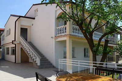 Apartment in Senj Lika-Karlovac mit Terrasse