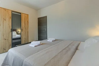 Majestic Kastel Stari Apartment with Terrace ...