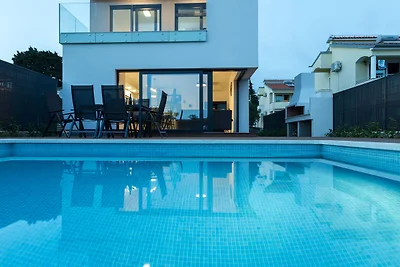 Luxuriöse Villa mit Swimmingpool in Pakoštane
