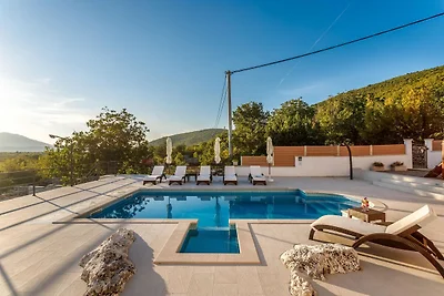 Luxuriöse Villa in Nova Sela mit beheiztem...