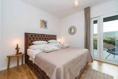 Villa am Meer mit Swimmingpool in Barotul