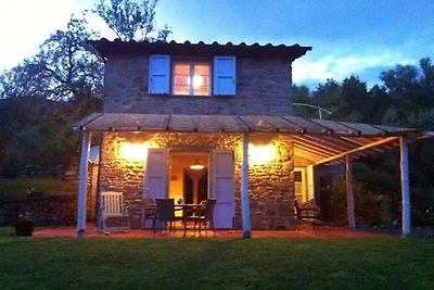 Ferienhaus in Pescia mit Schwimmbecken