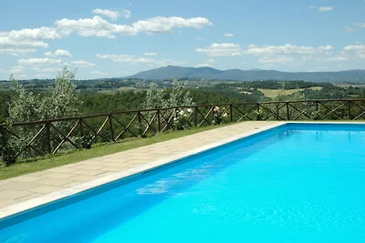 Agriturismo con A/C, terrazza e piscina