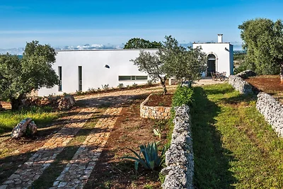Moderne Villa in Cisternino mit Swimmingpool