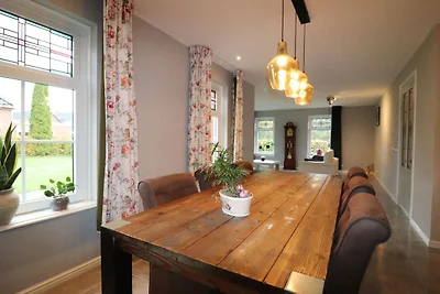 Zeer ruim appartement in verbouwde boerderij