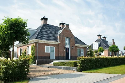 Stattliche, luxuriöse Villa mit 2 Bädern, 2 k...
