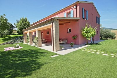 Moderne Villa mit Swimmingpool in Fossombrone
