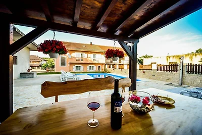 Ruim appartement met privézwembad