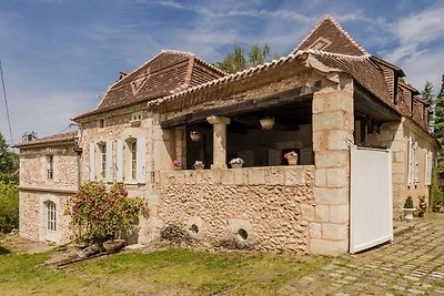 Gemütliche Villa in Sourzac mit Swimmingpool