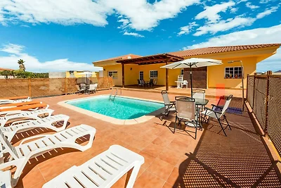 Belvilla by OYO Chalet en Tuineje f�r 6...