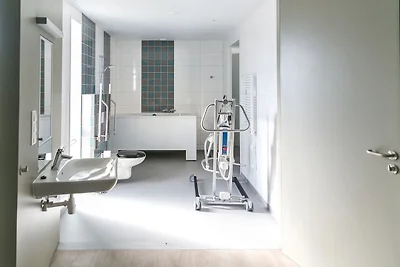 Moderna casa vacanze con giardino d'inverno