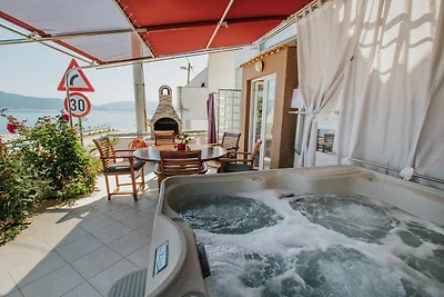 Lussuosa casa vacanze ad Arbanija con vasca...