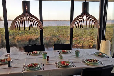 Woonboot in Goengahuizen met sauna