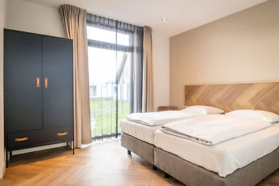 Üppige Villa mit Innenpool in Meeresnähe