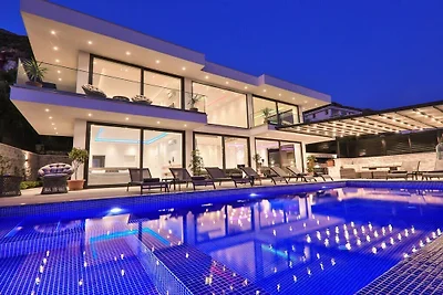Villa in Kalkan mit Schwimmbecken