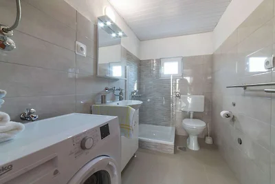 Serene Retreat Holiday Home with Pool - Two B...
