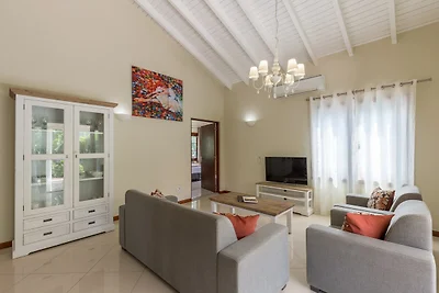 Moderne Villa nahe dem Strand von Mambo mit p...